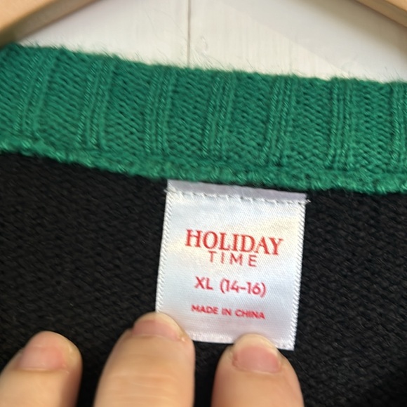 Christmas Donkey Kong Abominable Snowman Sweater - Picture 3 of 5